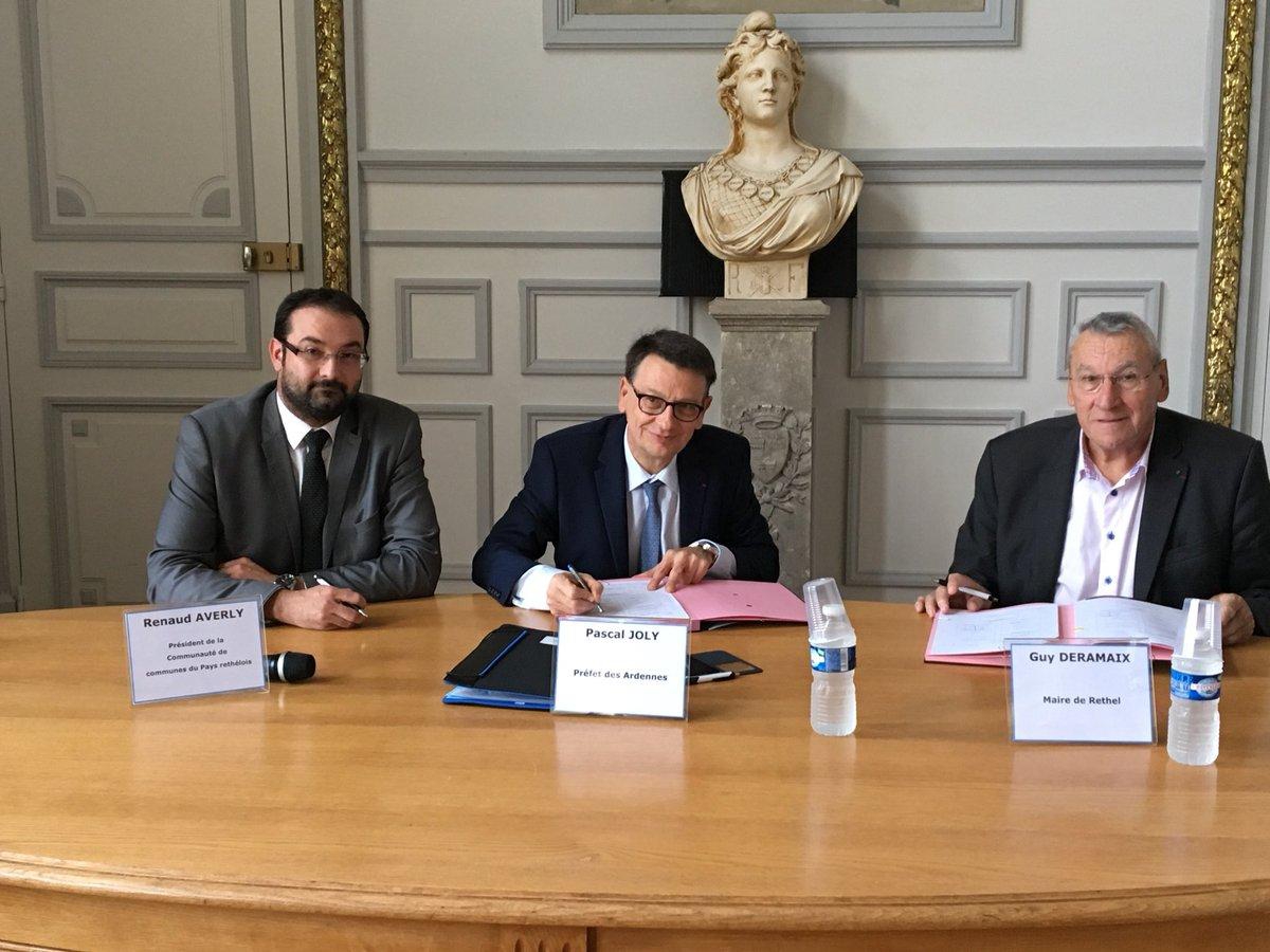 Radio 8 Ardennes Pays rethelois signature de deux contrats relatifs