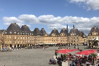 Charleville-Mézières étend la durée de piétonnisation de la Place Ducale en 2023