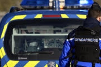 Donchery : la voiture termine sa course sur le toit 