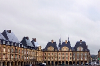 Piétonisation de la Place Ducale : Pavage de la dernière des trois rues circulées avant une reprise des Arcades et une piétonisation totale