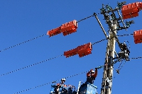 Le tracteur percute un poteau électrique d'une ligne de 20 000 volts 