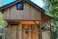 Des cabanes en bois insolites à Tournavaux