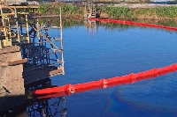 La navigation stoppée ur le Canal des Ardennes à Le Chesne après la découverte d'une nappe de gazole en surface de l'eau