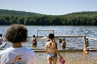 NAAGE,  Nouvelle Aisance Aquatique en Grand Est, au Lac des Vieilles Forges, pour apprendre à nager, et se sauver, et ainsi lutter contre les noyades
