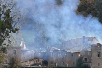 La chartreuse du Mont Dieu ravagée par un violent incendie 