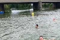 Troisième plongeon dans la Meuse ce dimanche pour le Maire et les Carolomacériens