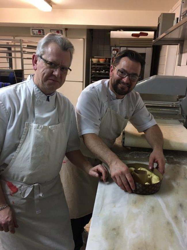 Semaine de l' Artisanat : Le maire de Sedan Didier Herbillon dans la peau d'un boulanger !