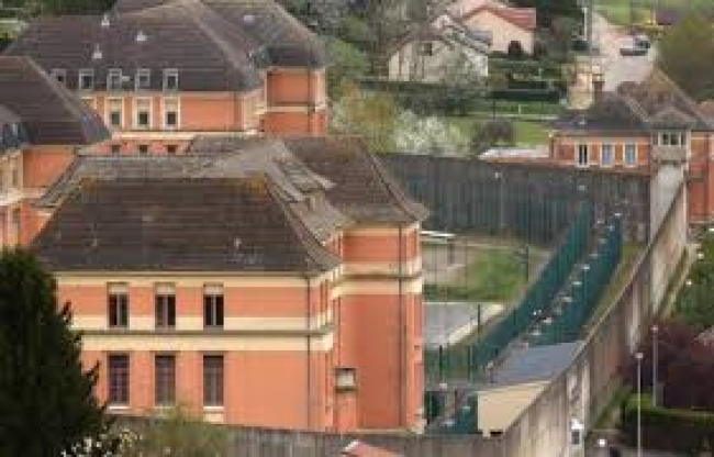 Un détenu perd la vie dans l'incendie de sa cellule à Montmedy (Meuse). 