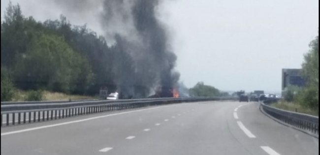 Ardennes : un camion en feu sur l'A34 ! 