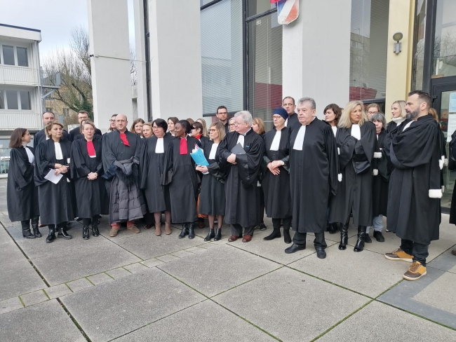 Réforme des retraites : Mobilisation des Barreaux de la Marne et des Ardennes devant la Cour d’Assises des Ardennes