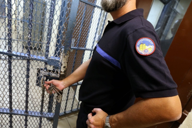 Un jeune sapeur-pompier « pyromane » et son acolyte condamnés à 3 ans d'emprisonnement pour des incendies volontaires