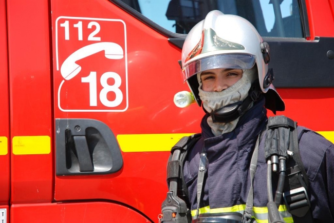 Incendie dans une chambre à coucher, un homme relogé