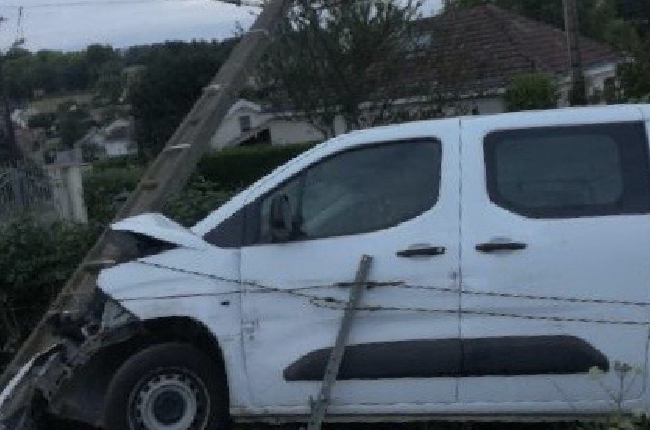 Frenois : Un automobiliste percute un poteau électrique, plusieurs foyers privés de courant