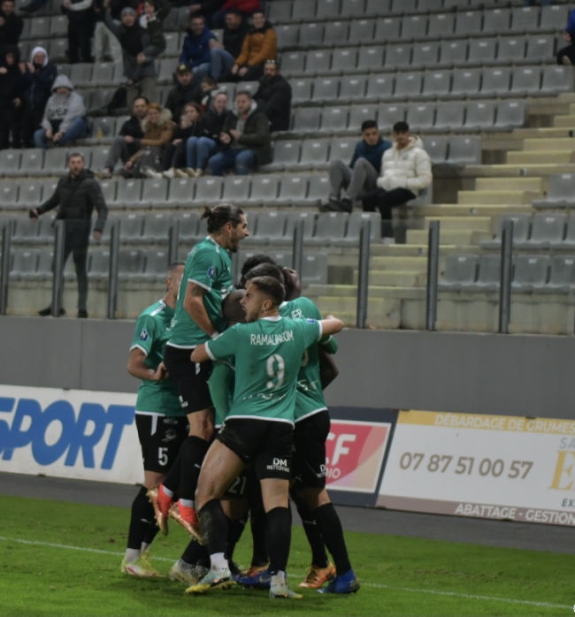 Football ( National ) : le CS Sedan s'impose sur la pelouse de Châteauroux et conforte sa place hors de la zone rouge 