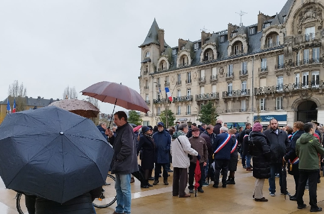 De nombreux Ardennais, élus et citoyens, rassemblés ce dimanche à Charleville-Mézières pour dire non à l’antisémitisme