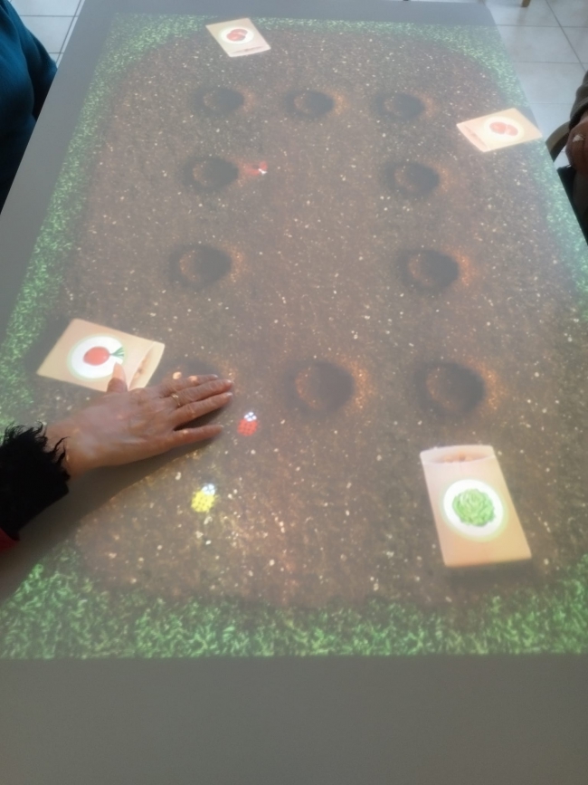 La table Tovertafel, l’outil innovant pour stimuler les capacités cognitives des patients atteints de démence