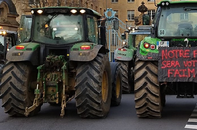 Action coup de poing des agriculteurs Ardennais ce jeudi devant la Préfecture