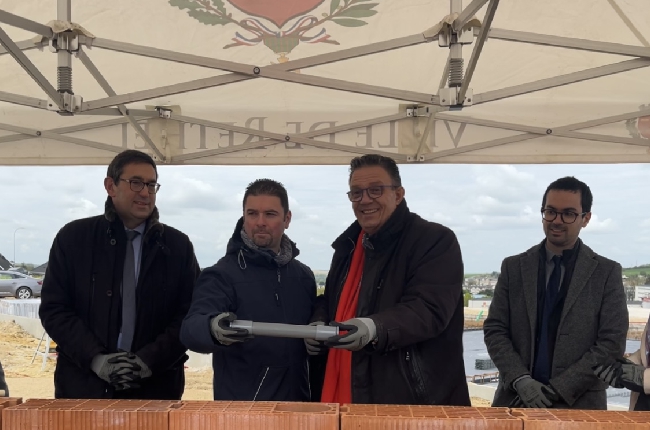 Rethel : Cérémonie de pose de la première pierre du futur crématorium