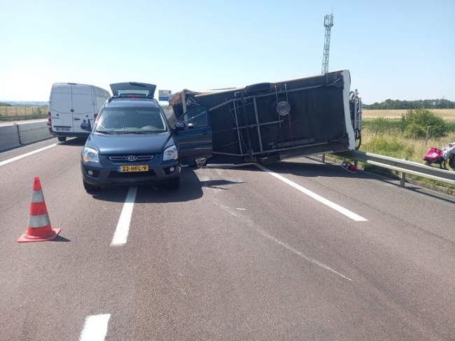 Impressionnant accident d'un ensemble routier sur l'A34