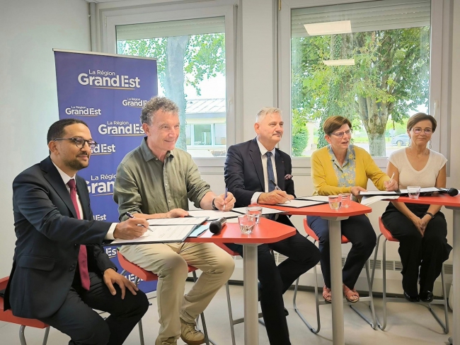 Signature ce lundi 2 septembre de la Charte de la Découverte des métiers au collège, pour les élèves de la 5ème à la 3ème