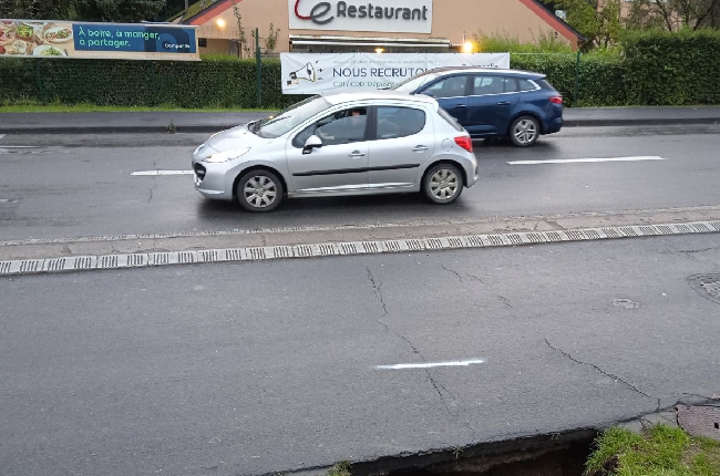 Charleville-Mézières :  trou dans la voirie route de La Francheville 