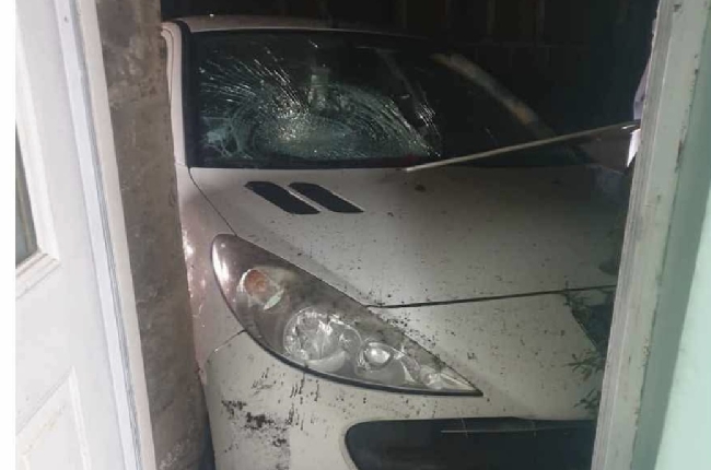 Un conducteur percute trois véhicules avant de s'enfuir 