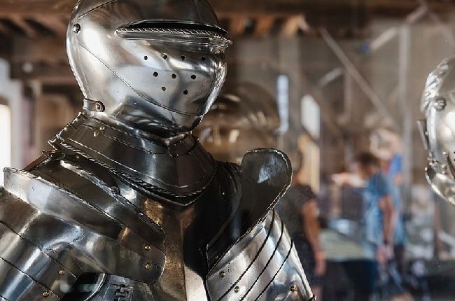Huit armures du 16é siècle prêtées par le musée de l’Armée au musée du Château Fort de Sedan 