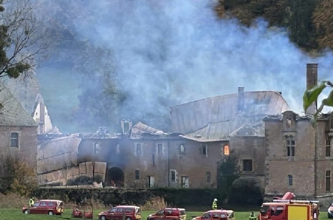 La chartreuse du Mont Dieu ravagée par un violent incendie 