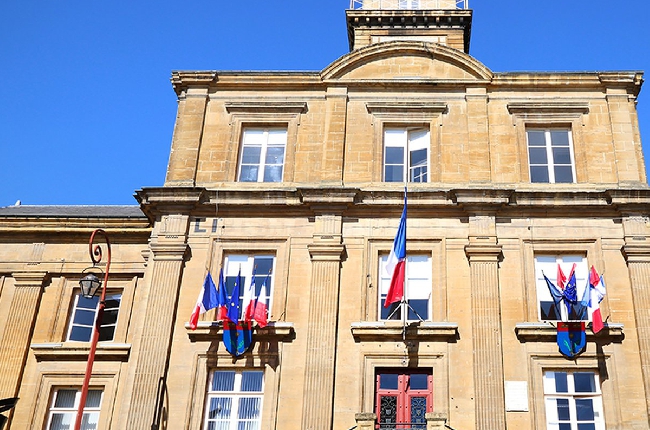 Place Ducale, la mairie fait peau neuve  !