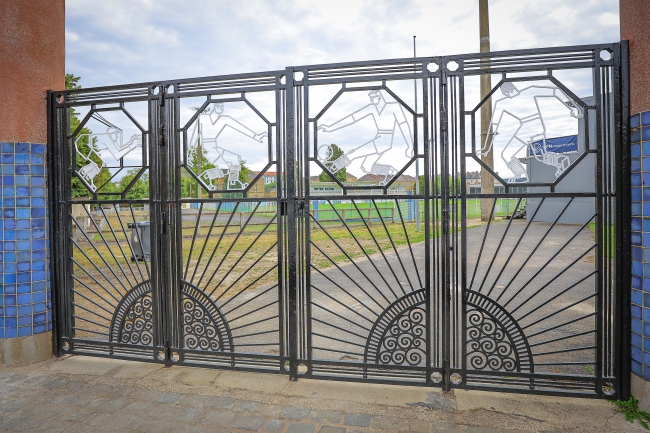 Ardennes : Charleville Mézières - rénovation du portail du stade du Petit Bois
